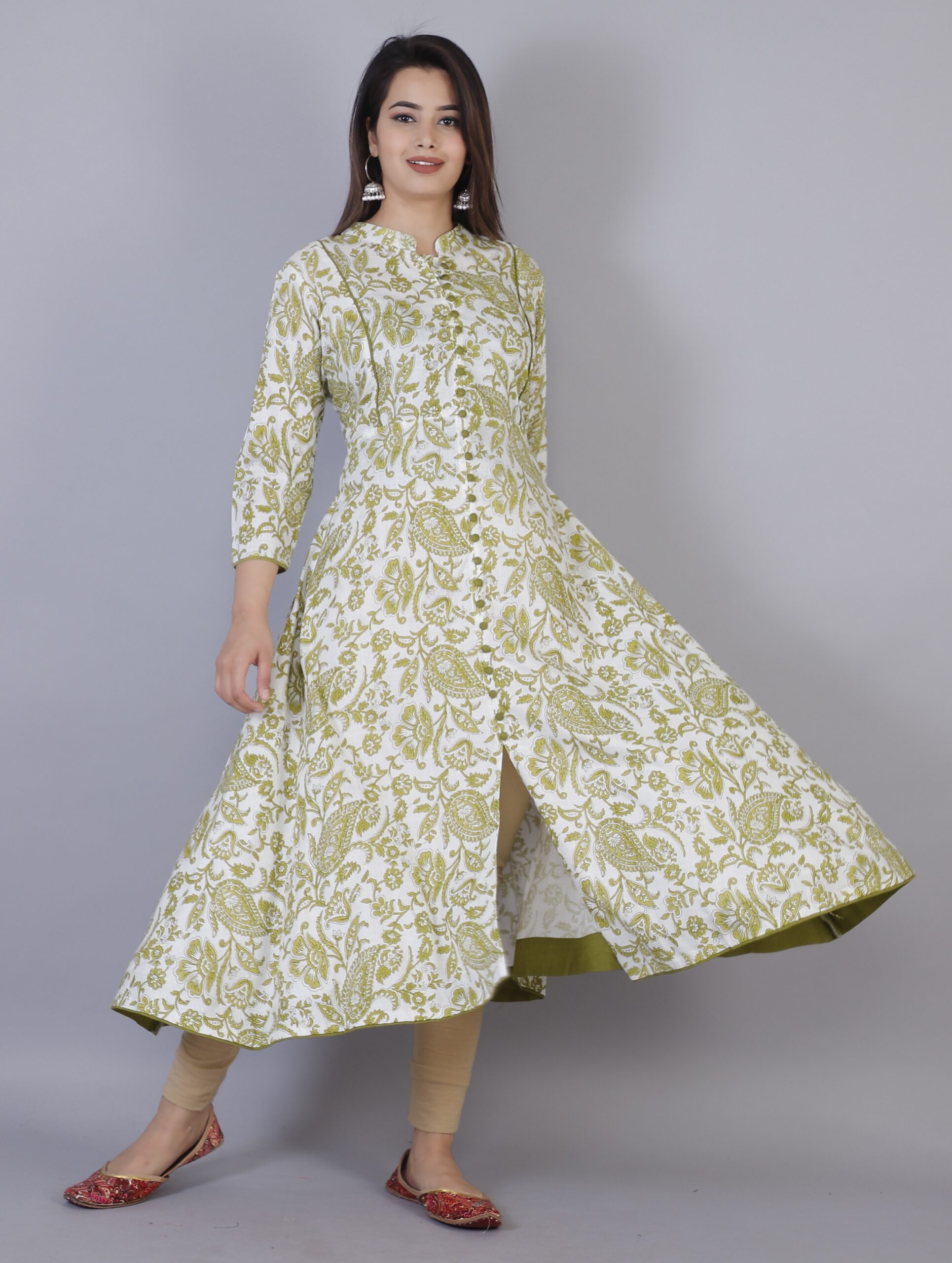 Women Green White Color Viscose RayonFabric Kurta
