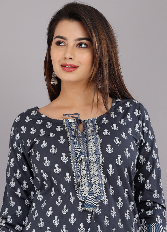Women Navy Color Kurta pant With Dupatta Set - Image 4