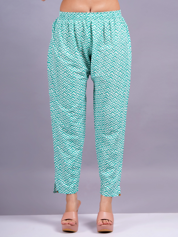 Women Ramagreen Color Cotton Straight kurta set - Image 2