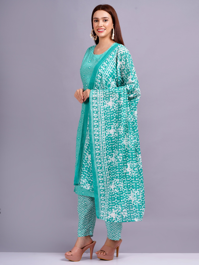 Women Ramagreen Color Cotton Straight kurta set - Image 3