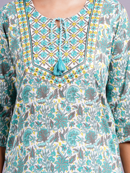 Women Floral Print Cotton Blend Straight Kurta - Image 2